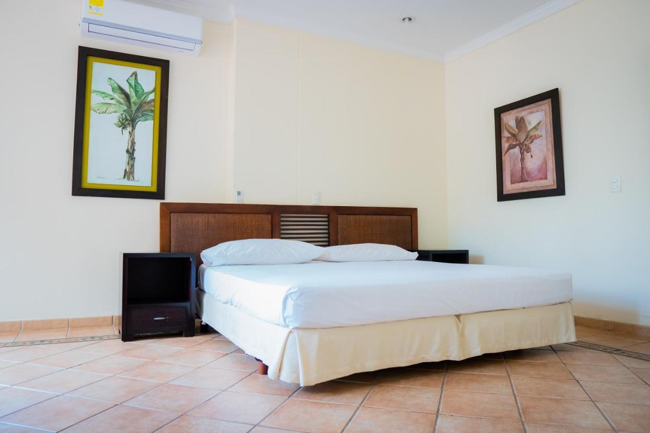 חירארדוט Hotel Penon Suites מראה חיצוני תמונה