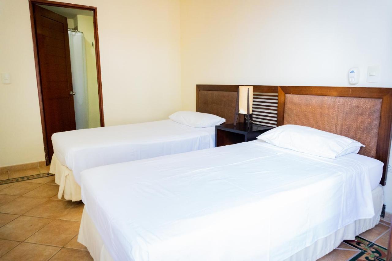 חירארדוט Hotel Penon Suites מראה חיצוני תמונה